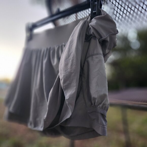 🎾NEVER WORN!🎾High-Waist Athletic Tennis Skort w/ Built-In Shorts S-Grey Silver - Picture 2 of 3